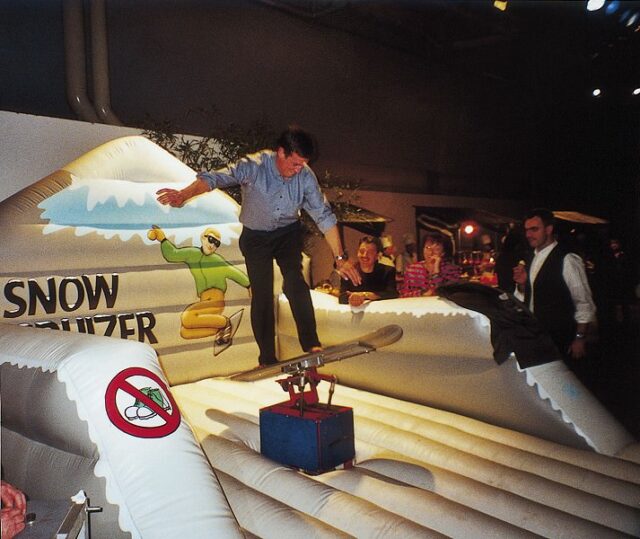 Snowboardsimulator mit aufblasbarem Luftkissen