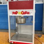Marktwagen/-stand mit Popcornmaschine